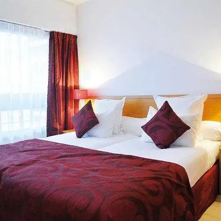 Aparthotel Residhome La Defense 4*